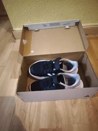 Zapatillas Adidas niño negras y blancas