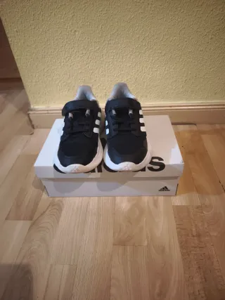 Zapatillas Adidas niño negras y blancas