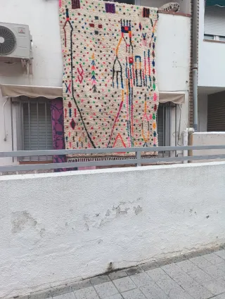 Alfombra beige y multicolor de lana