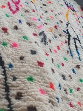 Alfombra beige y multicolor de lana