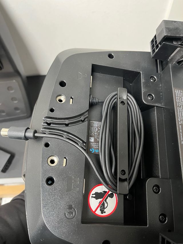 Volante Logitech G923 con Pedales