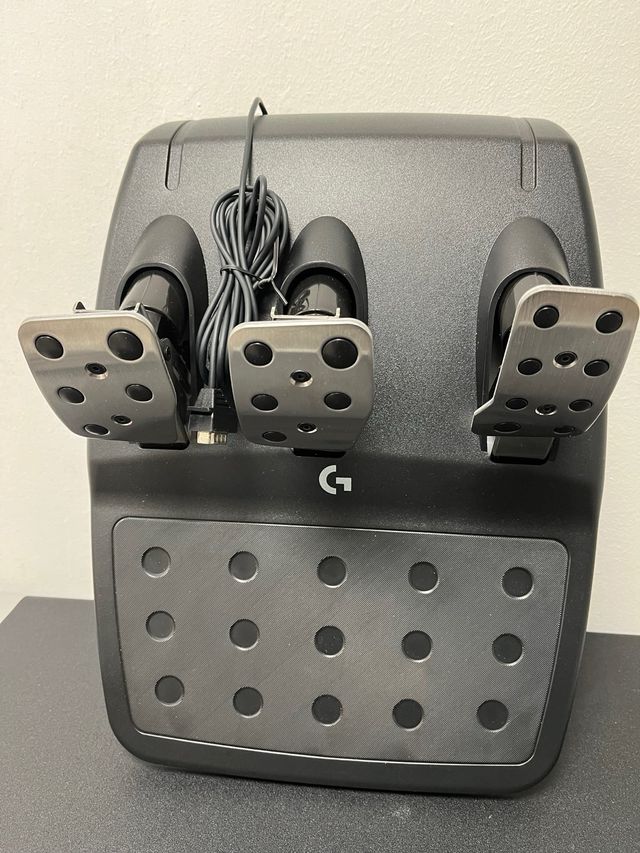 Volante Logitech G923 con Pedales