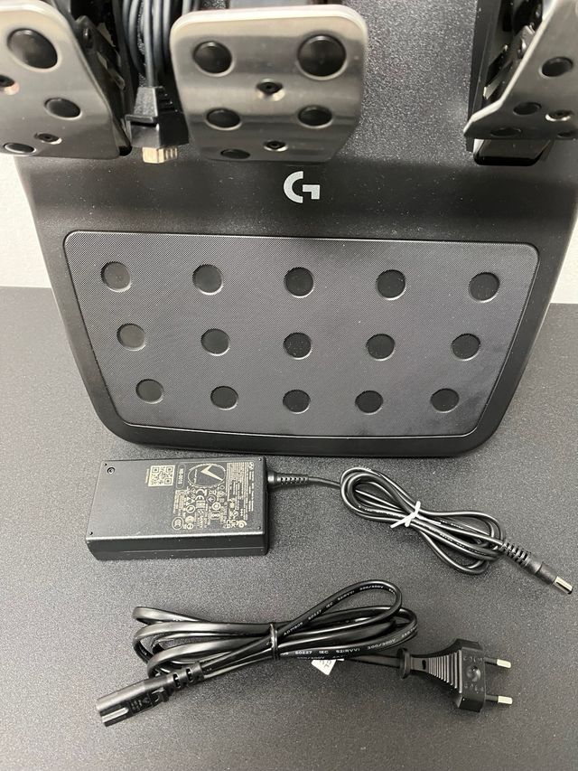 Volante Logitech G923 con Pedales