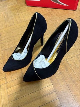 Zapatos de tacón Martinelli negros y dorados