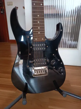 Guitarra Eléctrica Ibanez + Amplificador