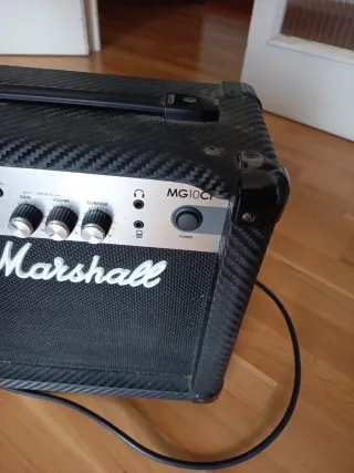 Guitarra Eléctrica Ibanez + Amplificador