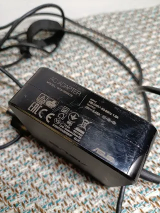 Cargador Asus para portátil modelo W15-065N1B