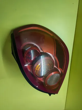 PILOTO TRASERO DERECHO NISSAN ALMERA II