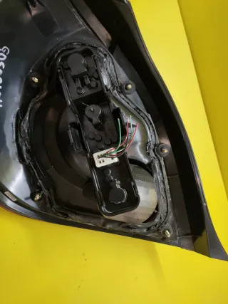 PILOTO TRASERO DERECHO NISSAN ALMERA II