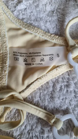 Bikini amarillo con corazón