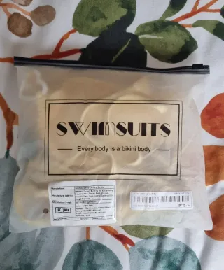 Bikini amarillo con corazón