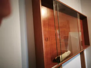 Vitrina madera y cristal puertas correderas