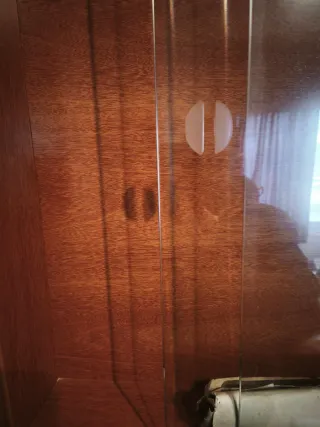 Vitrina madera y cristal puertas correderas