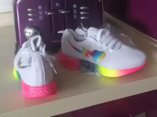 Zapatillas niña blancas y multicolor