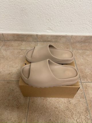 Chanclas Yeezy Slide Beige