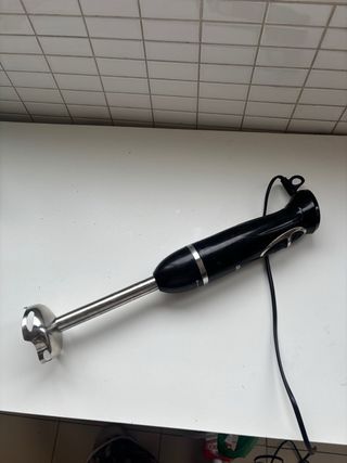 Batidora de mano eléctrica negra