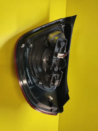 PILOTO TRASERO IZQUIERDO NISSAN ALMERA II