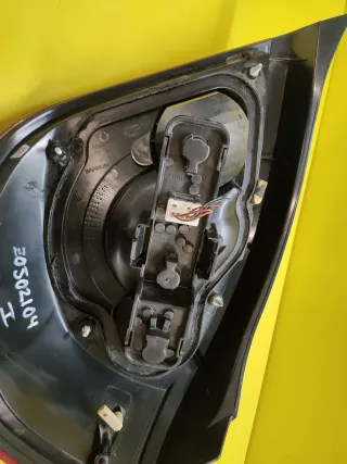 PILOTO TRASERO IZQUIERDO NISSAN ALMERA II