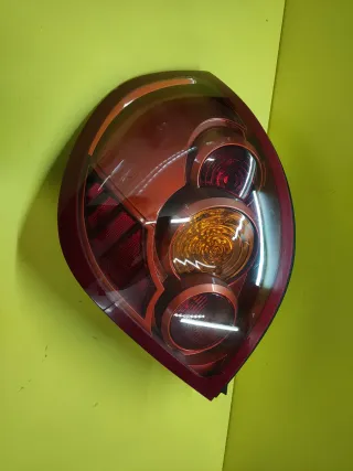 PILOTO TRASERO IZQUIERDO NISSAN ALMERA II