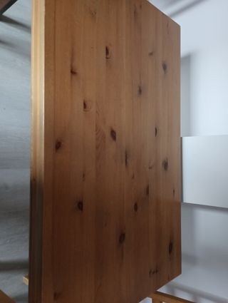 Mesa de comedor de madera