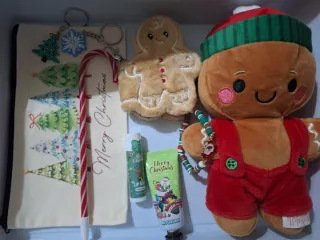 Lote Navideño: Peluche, Llaveros y Más