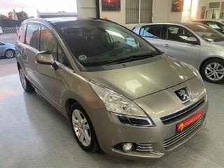 Peugeot 5008 2011