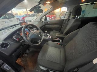 Peugeot 5008 2011