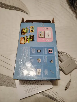 Nintendo Caja  2DS Tomodachi Life Rosa
