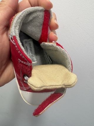 Deportiva bebé tipo Converse roja tela