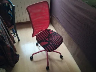 Silla infantil de escritorio rosa