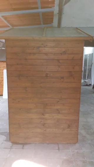 Caseta de jardín de madera en muy buen estado