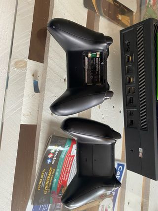Xbox One con 2 controller e 3 giochi