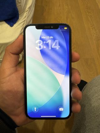 iPhone 12 64GB Negro la batería está en 77%