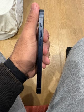 iPhone 12 64GB Negro la batería está en 77%