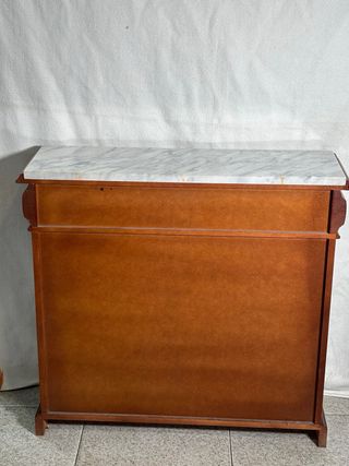 Mueble de entrada de madera y mármol