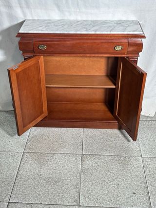 Mueble de entrada de madera y mármol