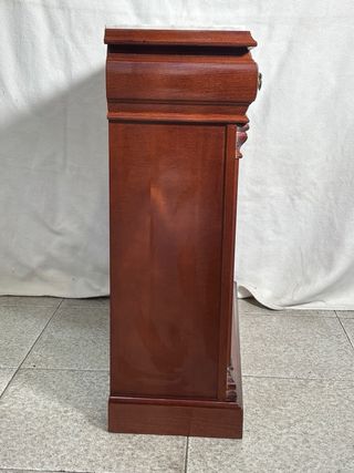 Mueble de entrada de madera y mármol