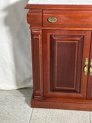 Mueble de entrada de madera y mármol