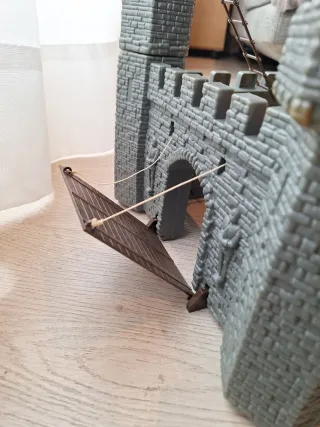 Castillo medieval y barco pirata