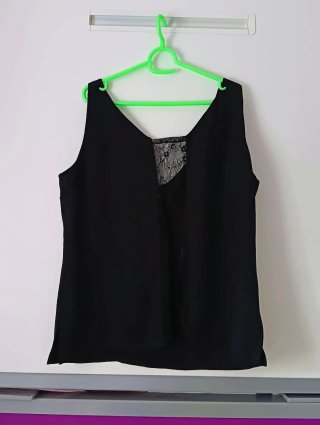 Camiseta tirantes con encaje negro