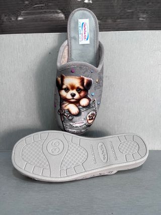 Zapatillas Casa Perro nuevas  T. 36 a la 40