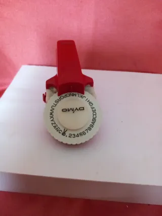 Máquina de etiquetas DYMO roja