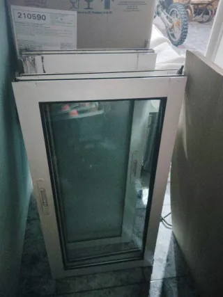 Ventana aluminio con persiana