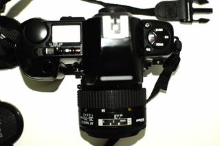 Cámara Nikon F801 y Objetivos Nikkor 35-70/70-210