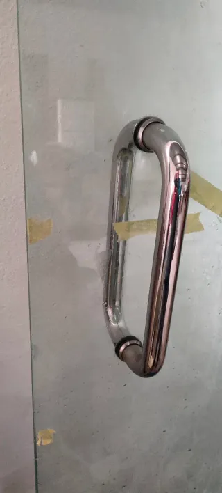 Puertas de cristal templado con tiradores