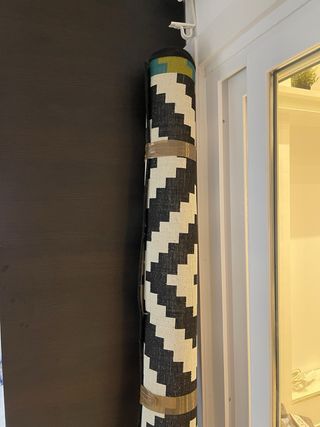 Alfombra geométrica blanco y negro de Ikea