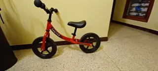 Bicicleta infantil Sawyer sin pedales roja