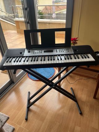 Teclado Digital Yamaha YPT-255