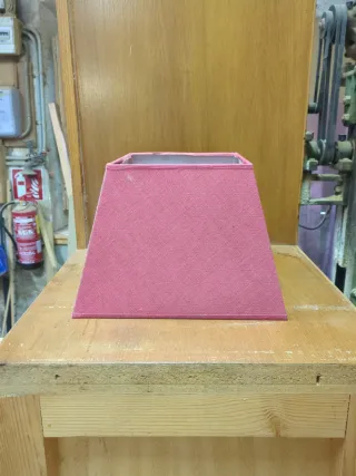 Pantalla de lámpara de tela roja