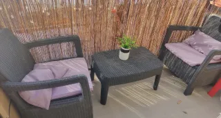Conjunto mesa y 2 sillas terraza ratán